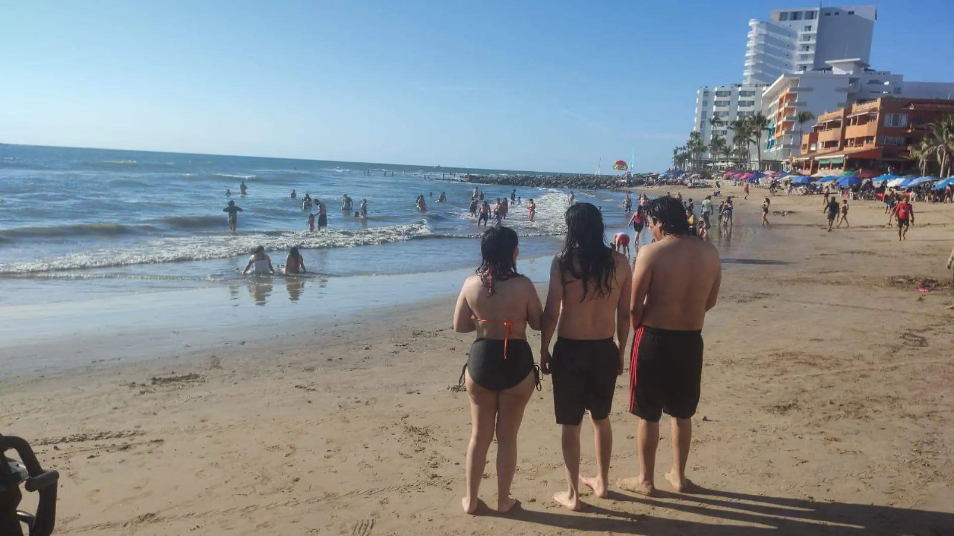 tres-turistas-son-rescatados-por-la-policia-acuatica