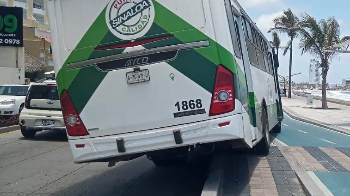 accidente-de-camio-en-ciclovia-mazatlan