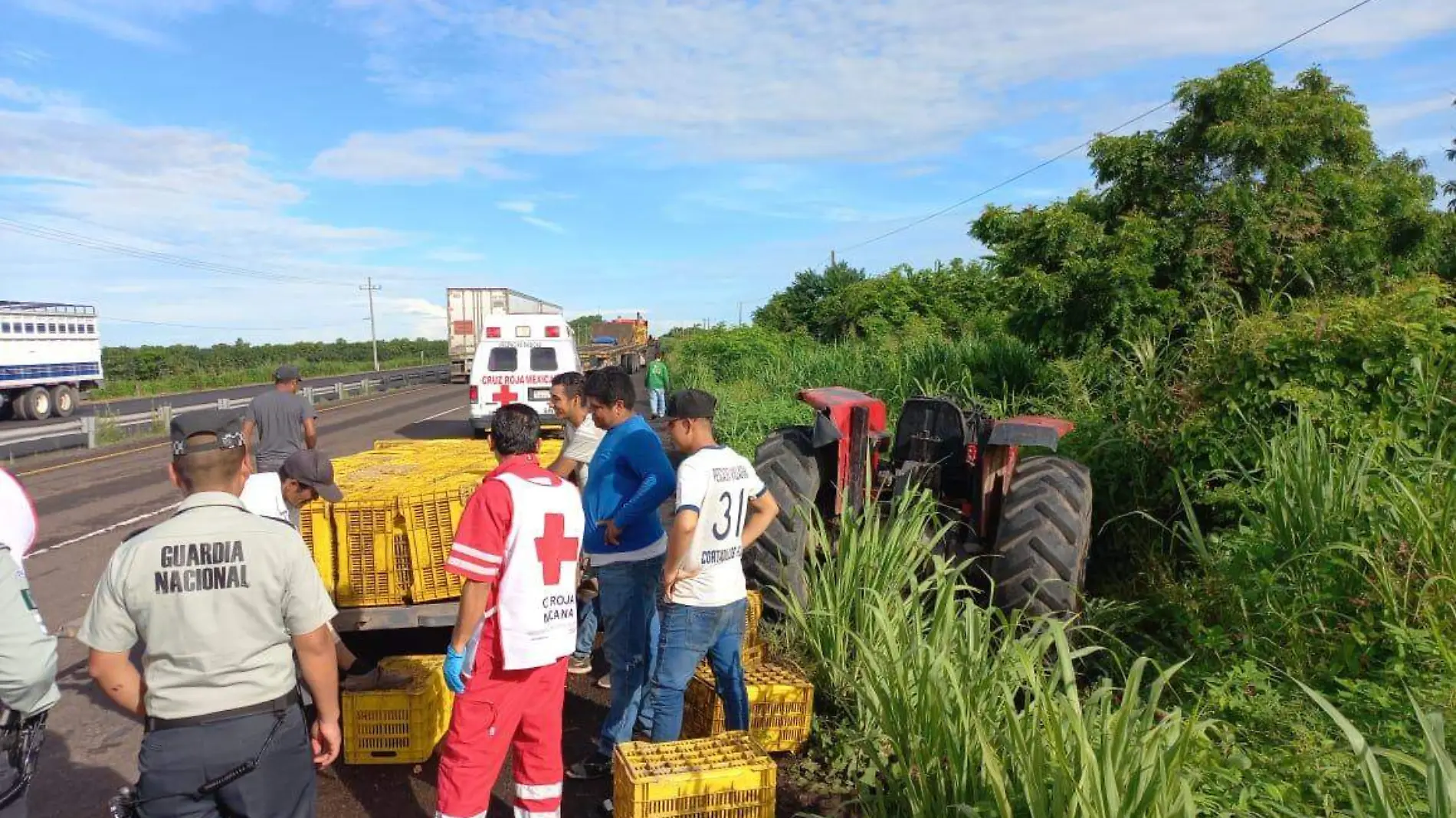 jornaleros-sufren-acciente-en-la-autopista-mazatlan-tepic