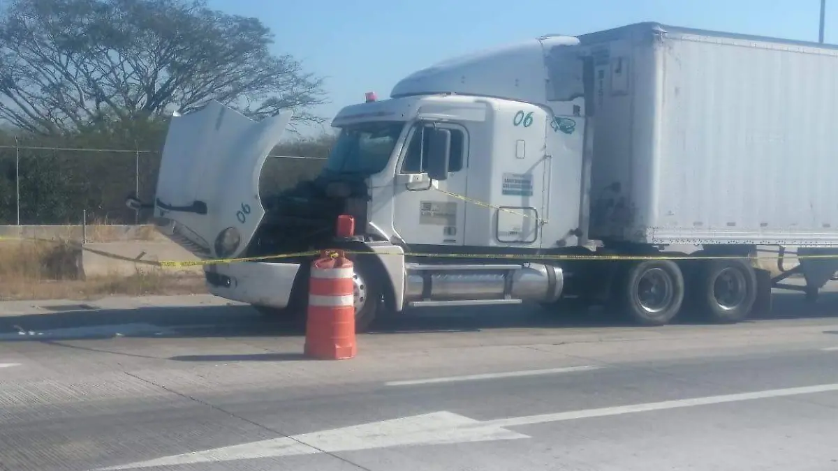 trailer-accidentado-en-mazatlan
