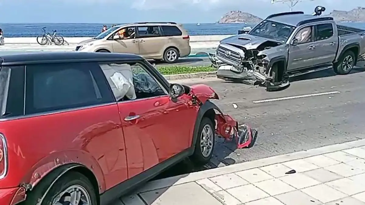 fuerte-choque-en-mazatlan