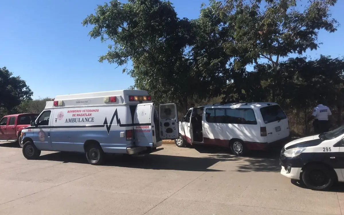 Se estrella camioneta