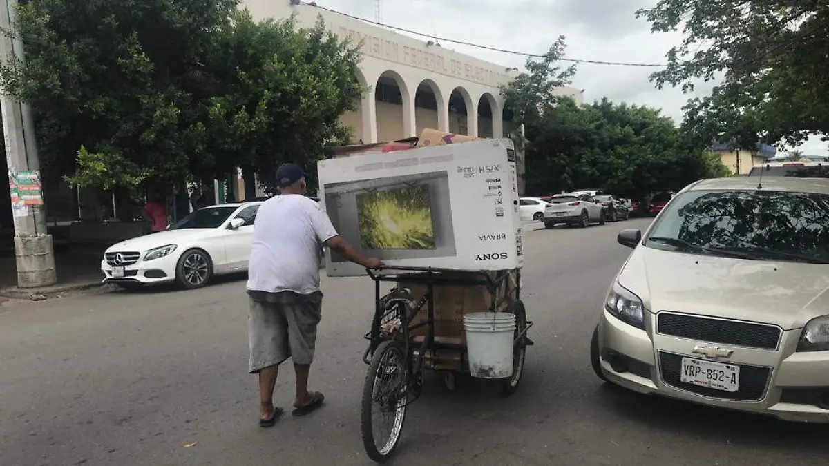 -Alberto-recorre-las-calles-del-Centro3-