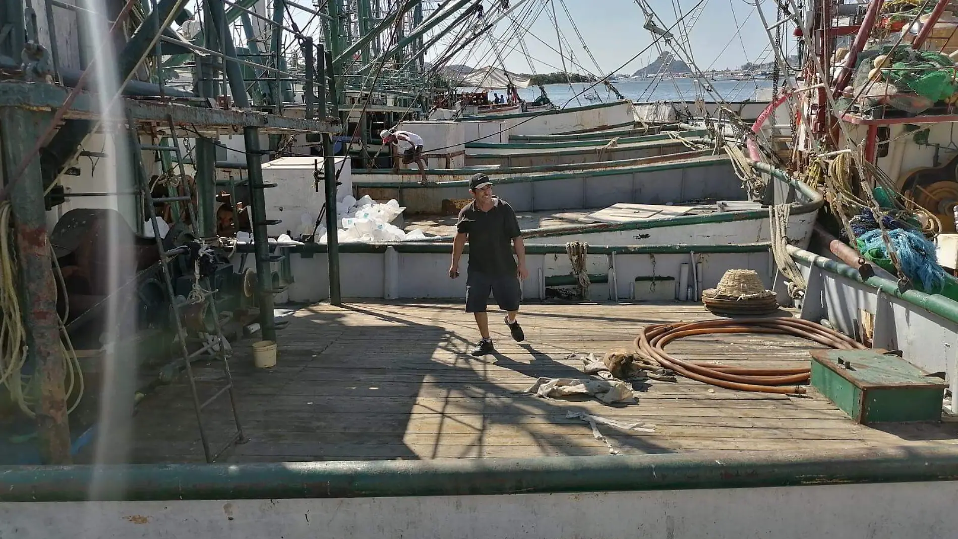 barco-camaronero-pesca-de-camaron