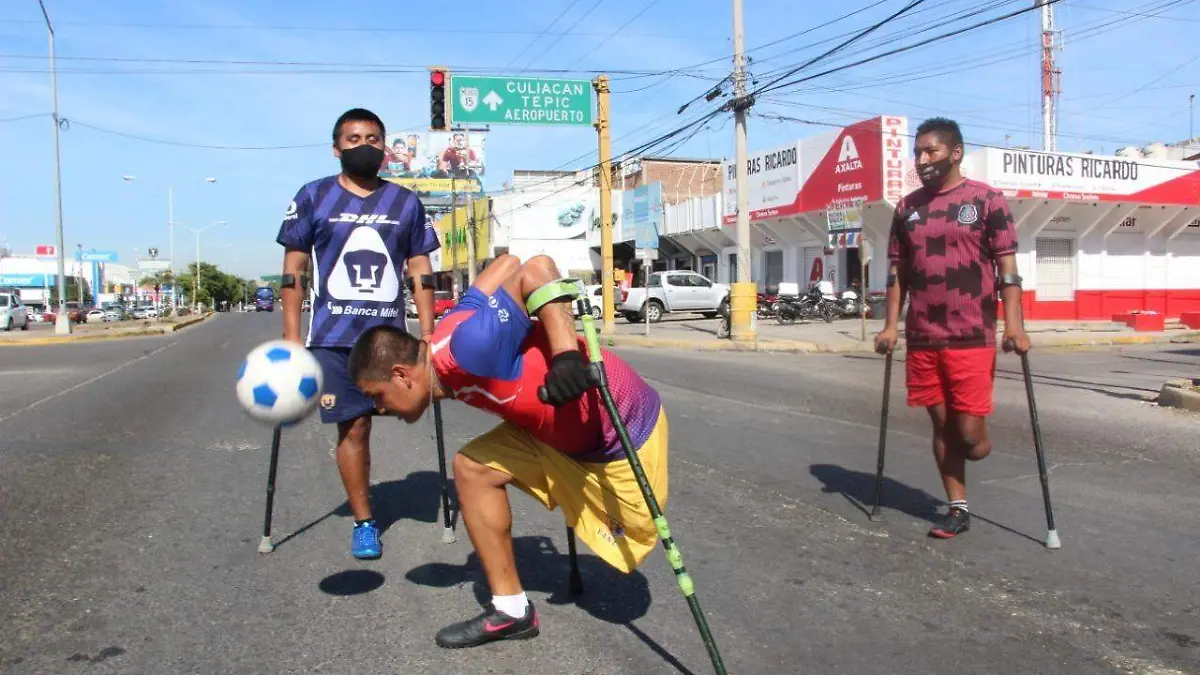 dominadas-de-balon-en-muletas