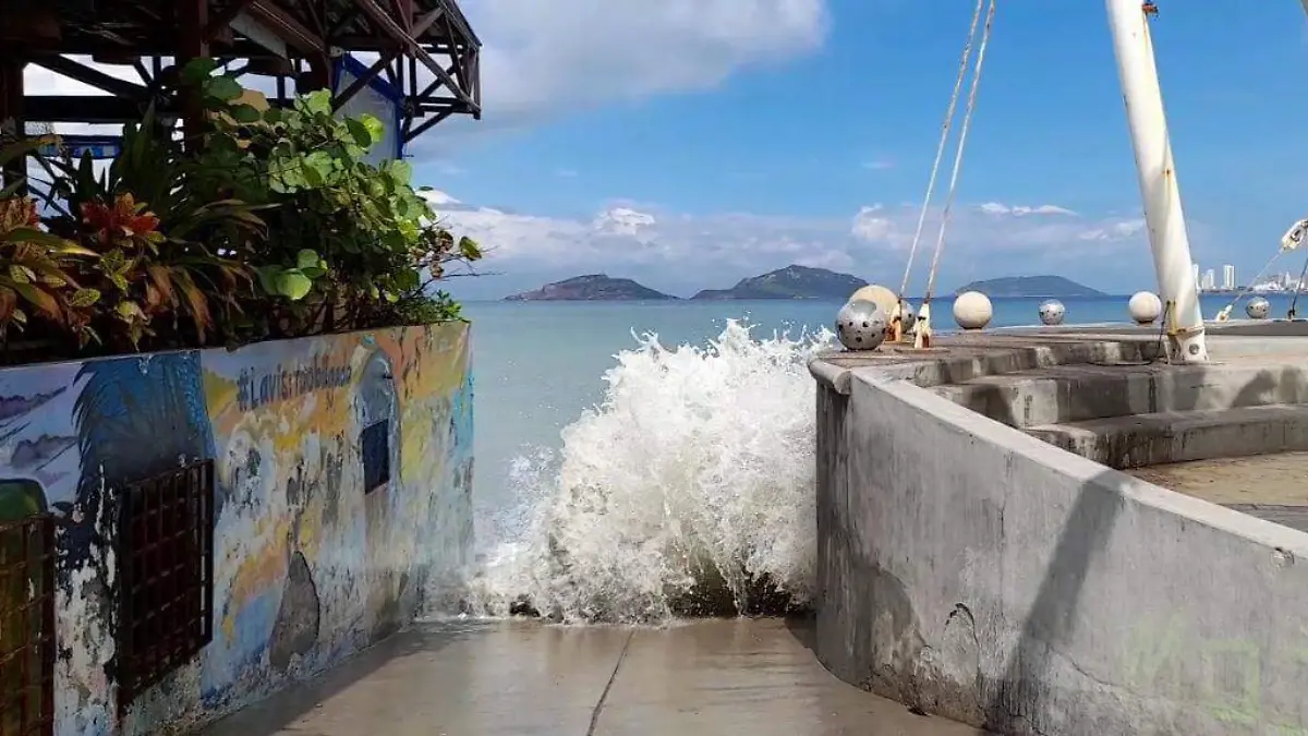 Mazatlán "se queda" sin playas