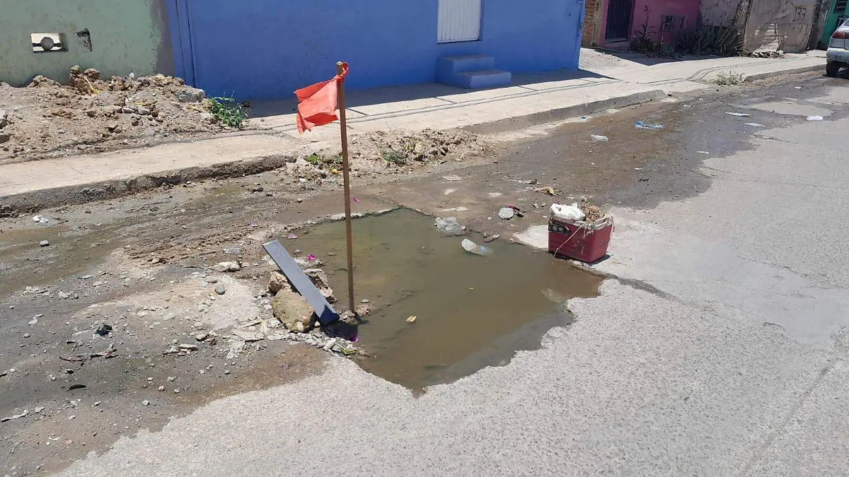 enorme-bache-causa-accidentes