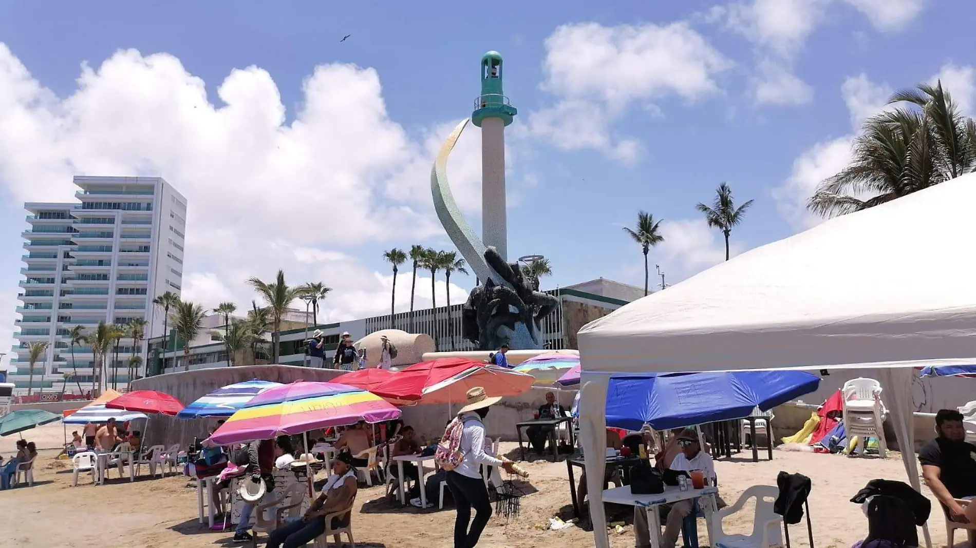 afluencia-turistica-playa-sol-mzt