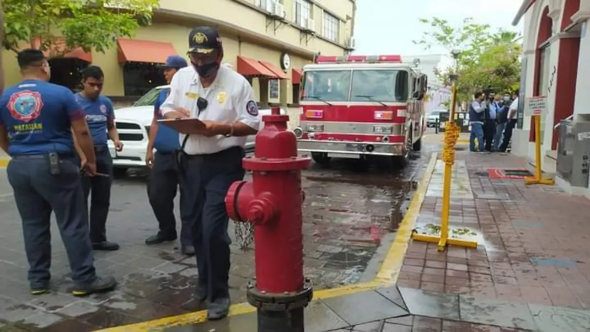 Personal de Bomberos realiza censo de hidrantes en la ciudad1