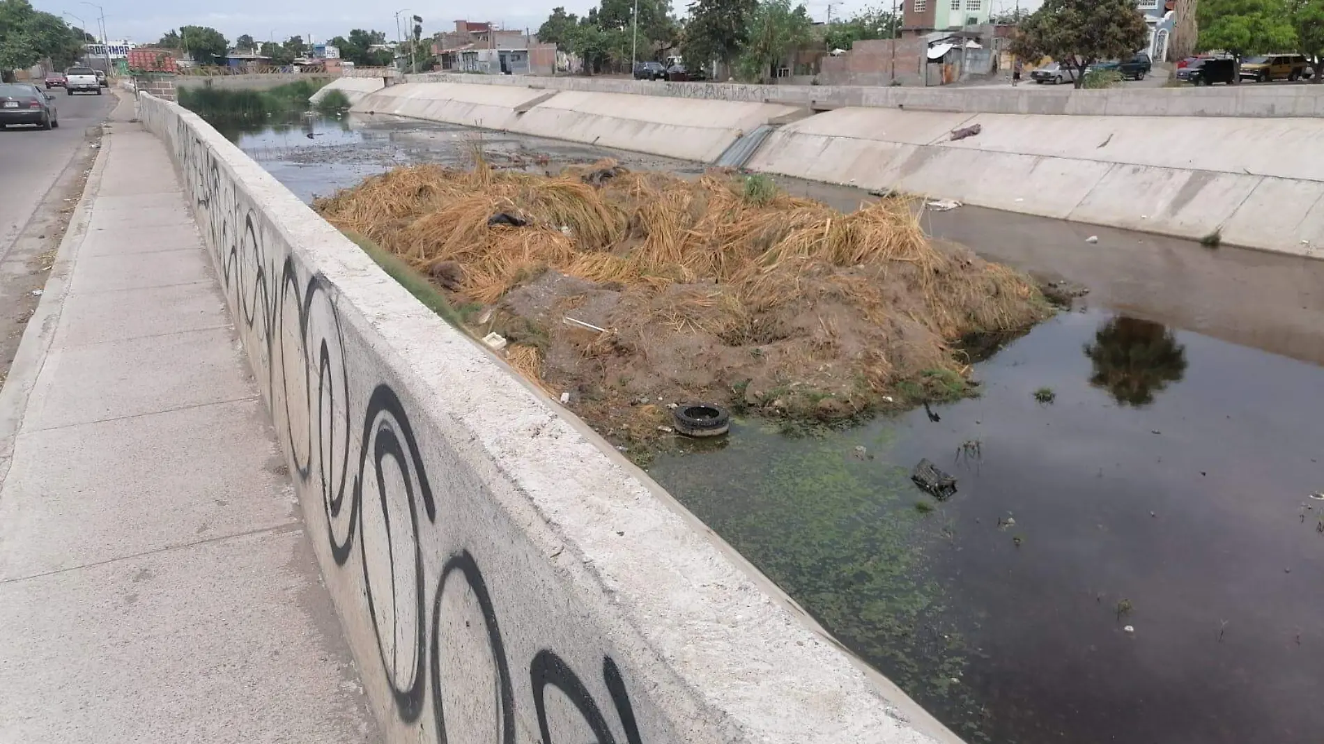 arroyo-con-mucha-basura-temporada-de-lluvias