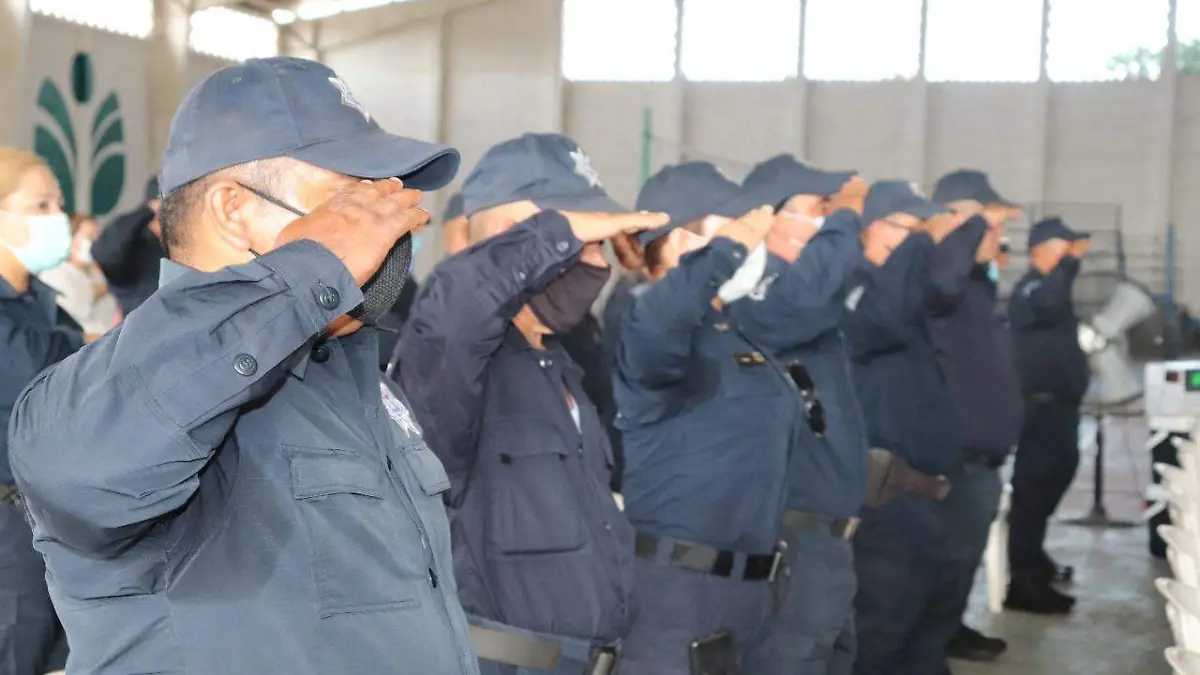 -Policías-escuinapenses-en-su-día-1