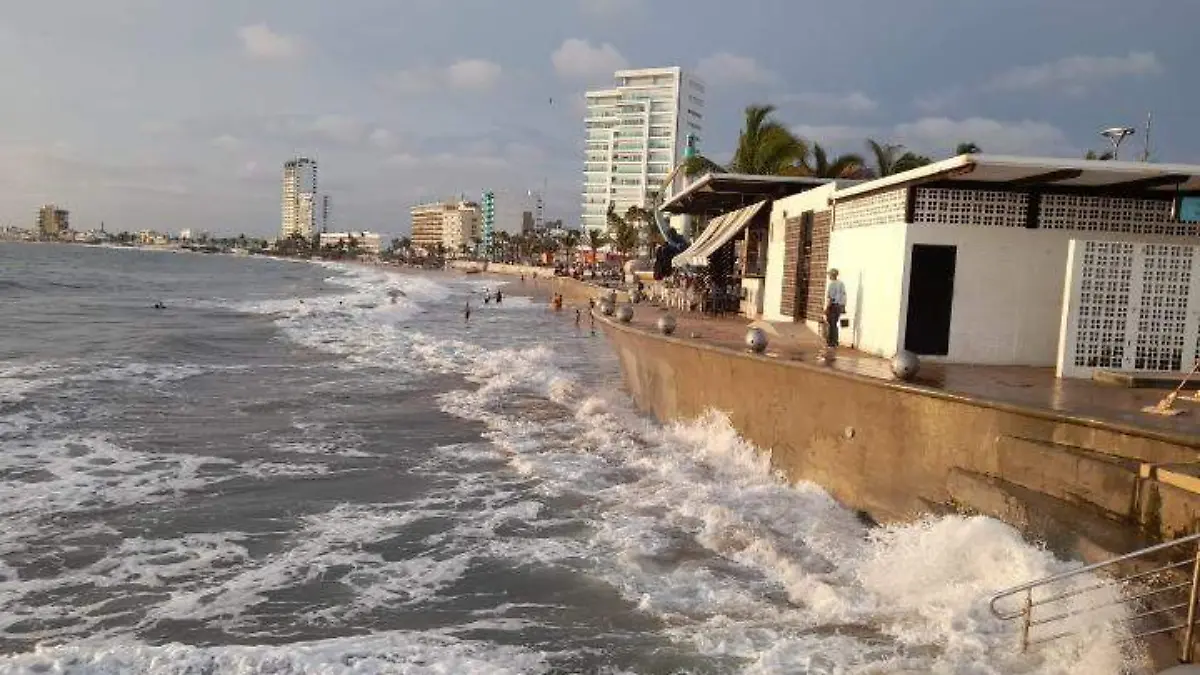 alto-oleaje-mazatlan