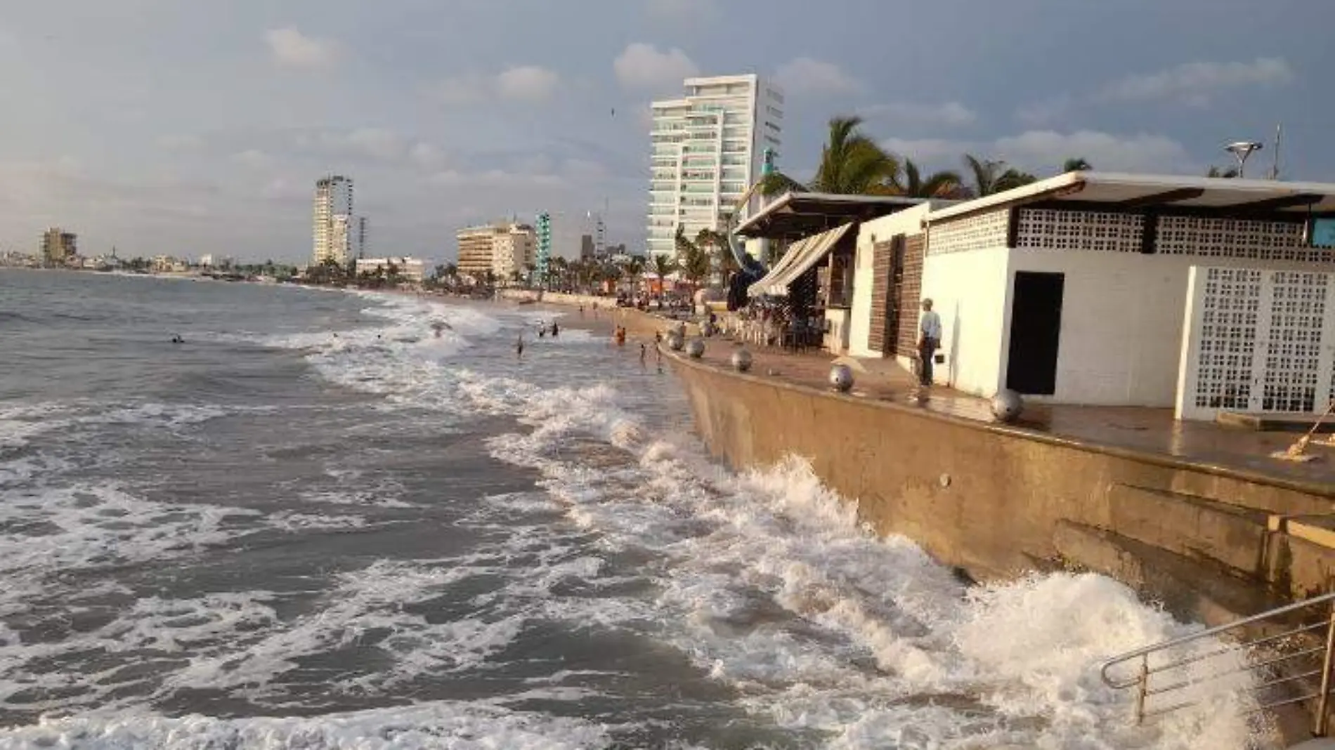 alto-oleaje-mazatlan