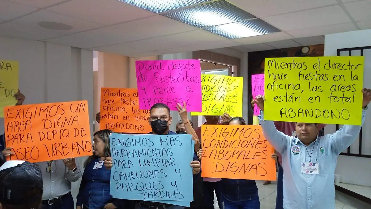 trabajadores-se-manifiestan-en-ayuntamiento-de-mazatlan