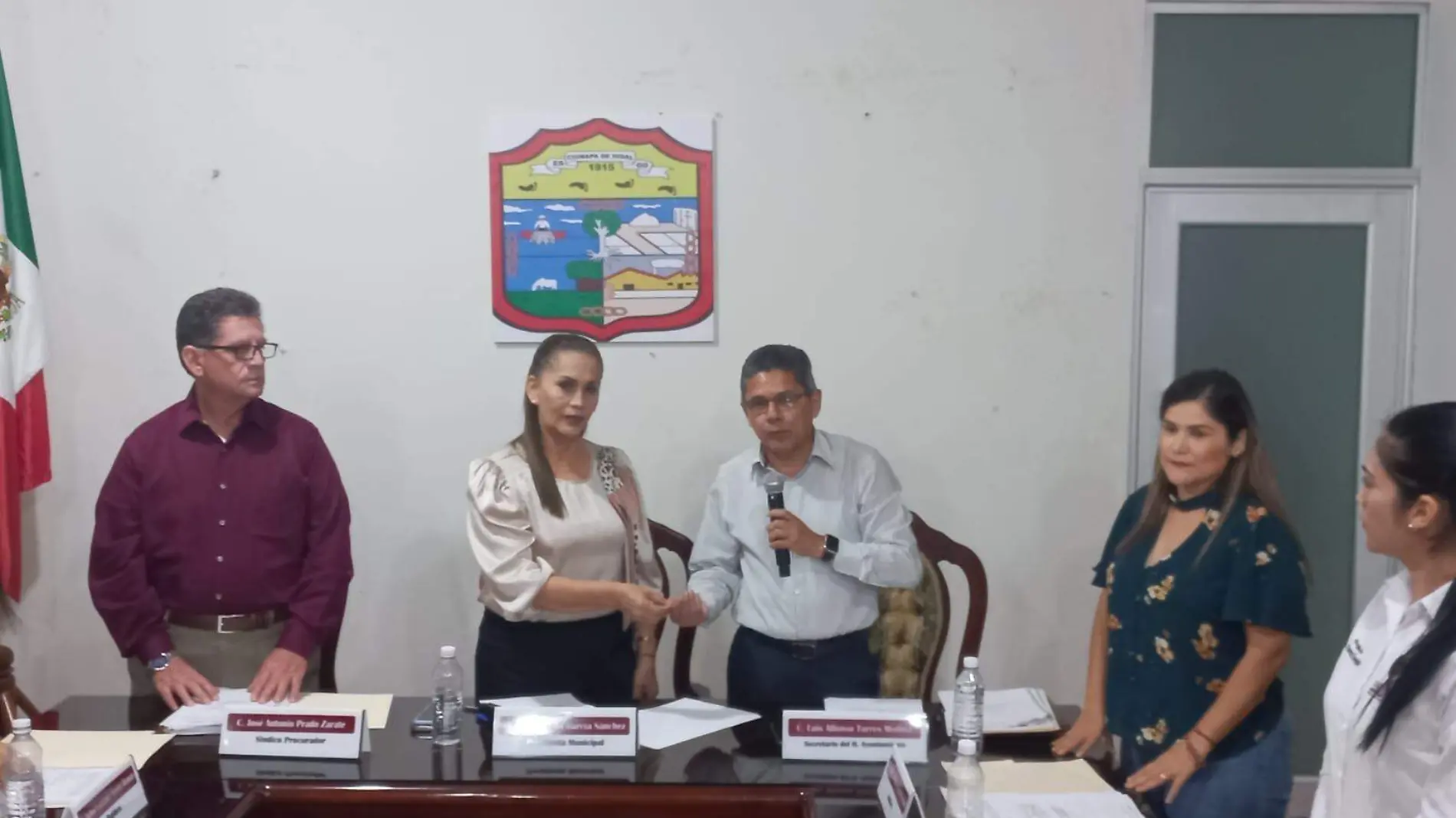 blanca-garcia-hace-entrega-de-primer-informe