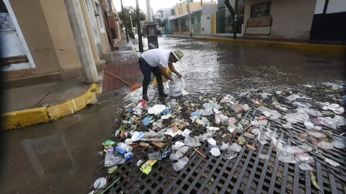 arrastran-lluvias-toneladas-de-basura-en-mazatlan