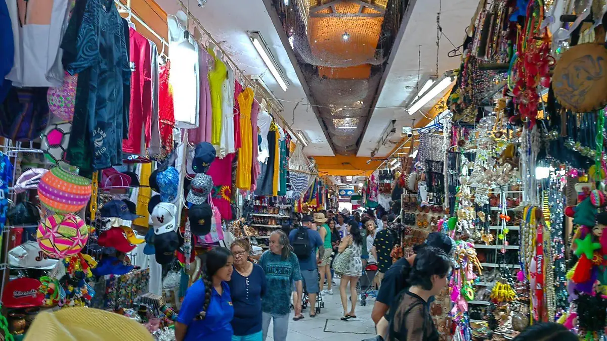 turistas-mercado-pino-suarez