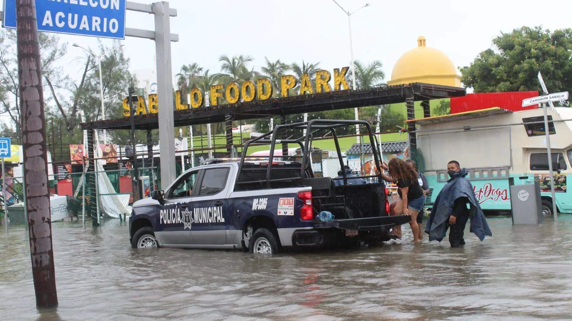 llegan-33-damnificados-a-refugio-en-mazatlán