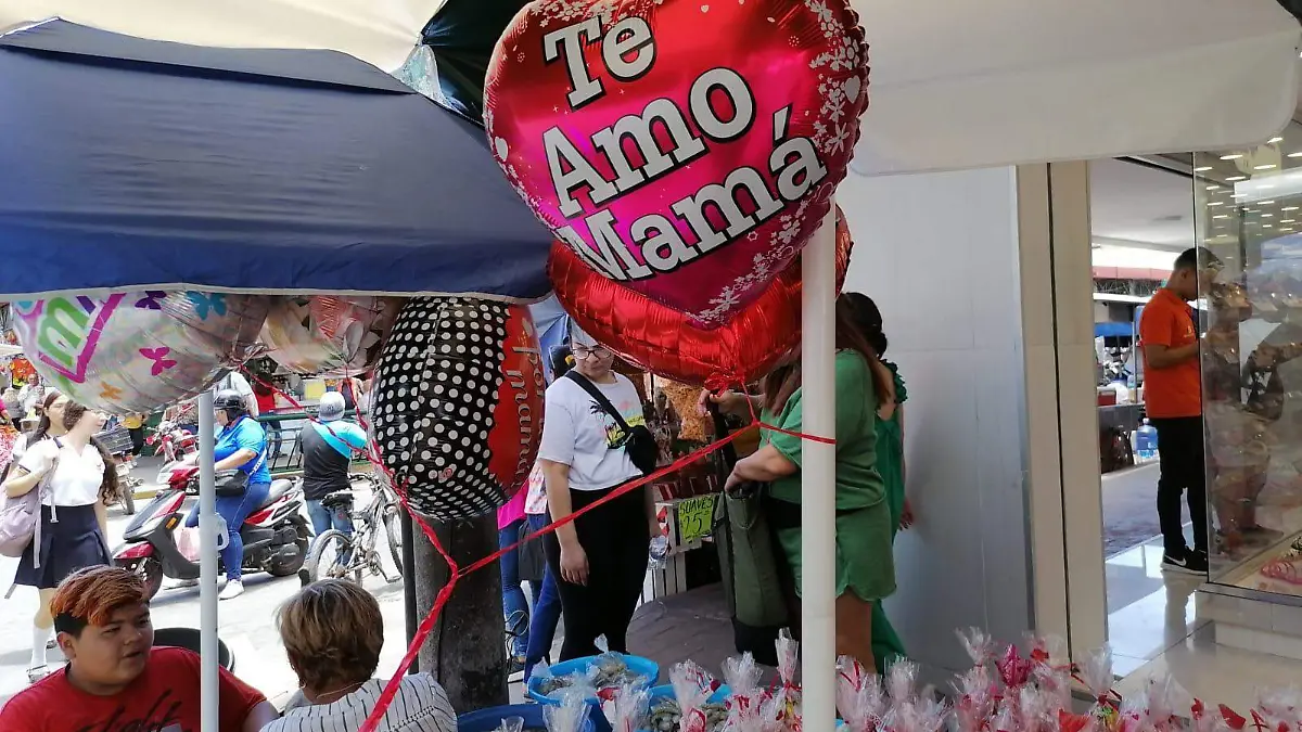 ropa-y-flores-lo-mas-vendido-durante-el-dia-de-las-madres