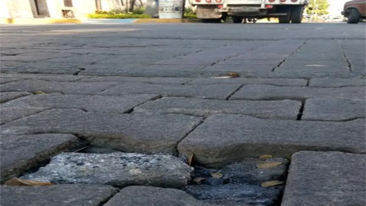 Se despide administración con calles sin reparar