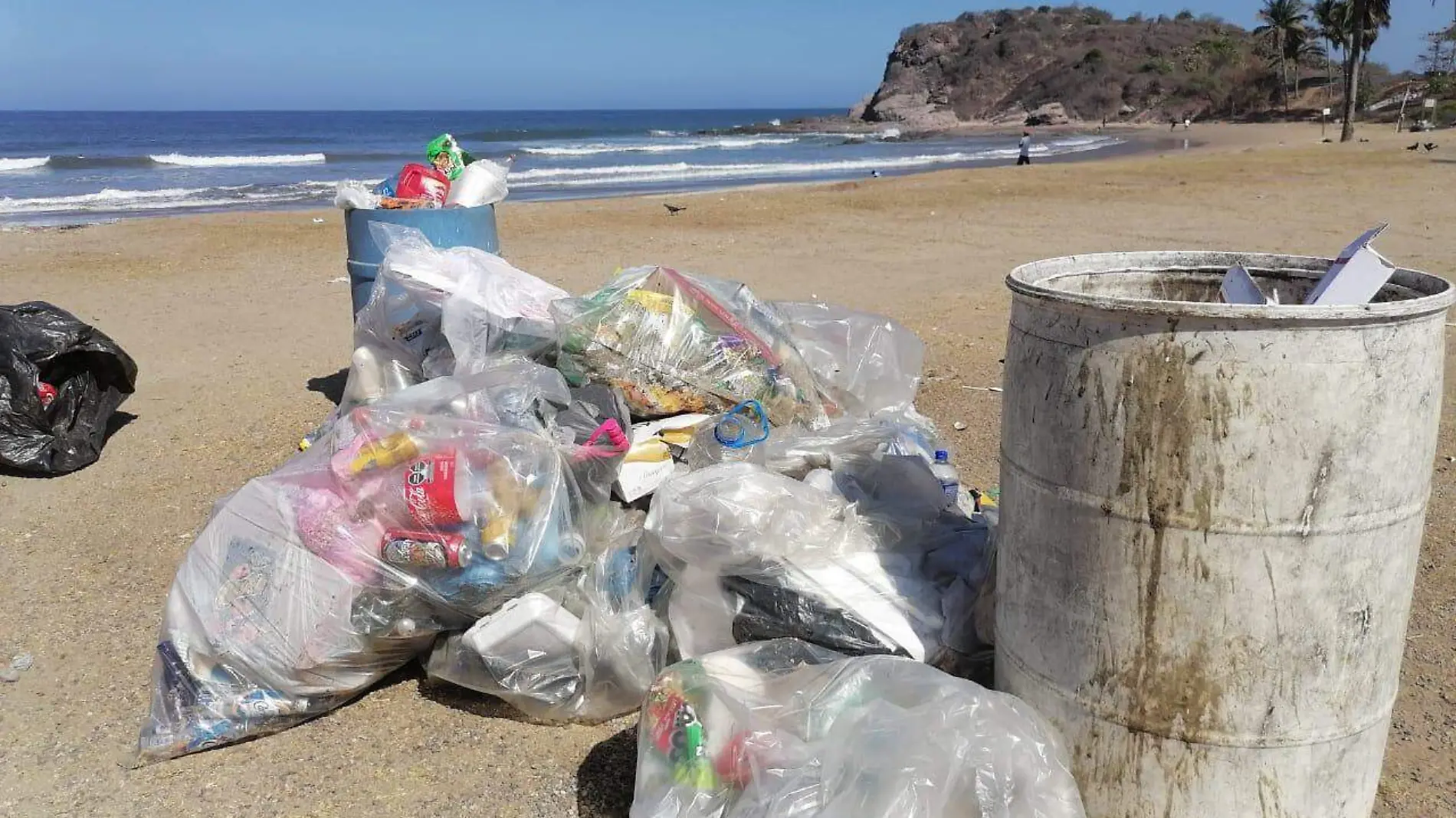 basura-en-playas-de-mazatlan