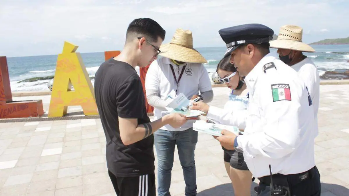 concientizan-a-turistas-y-peatones-para-que-camina-seguro