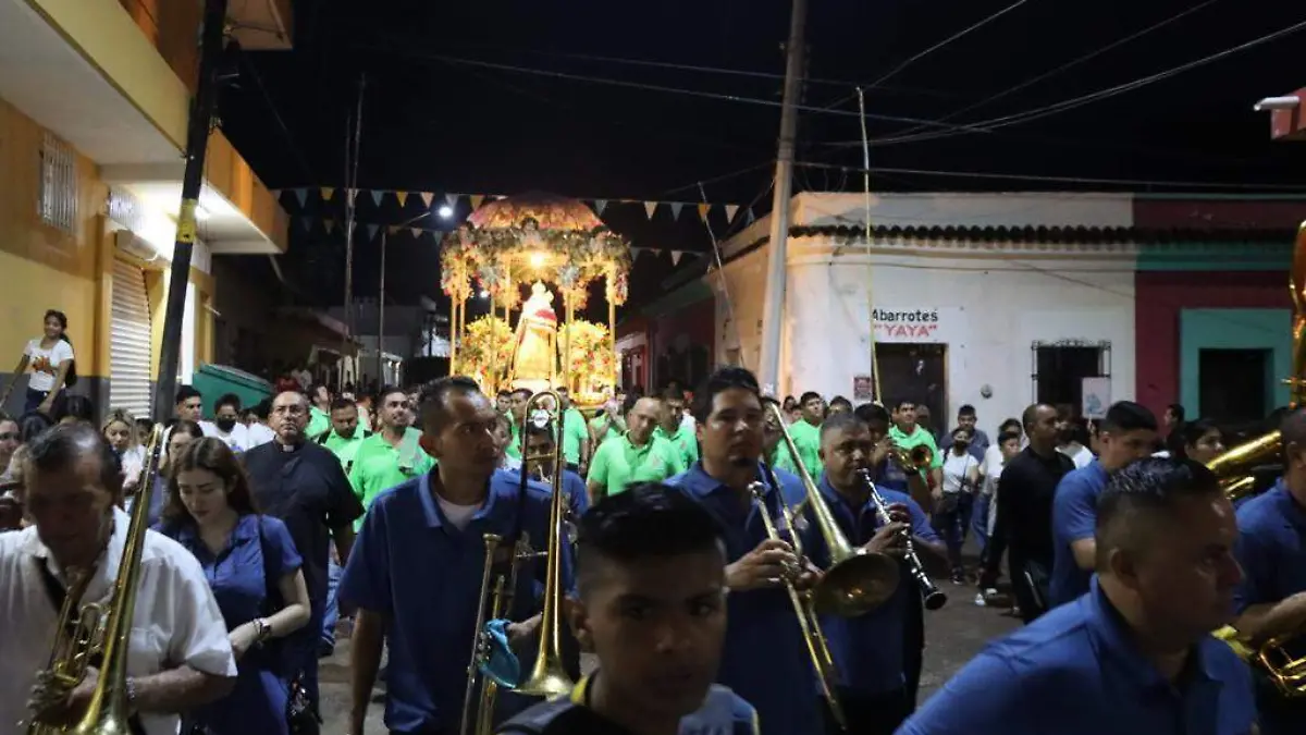 celebran-a-su-patrona