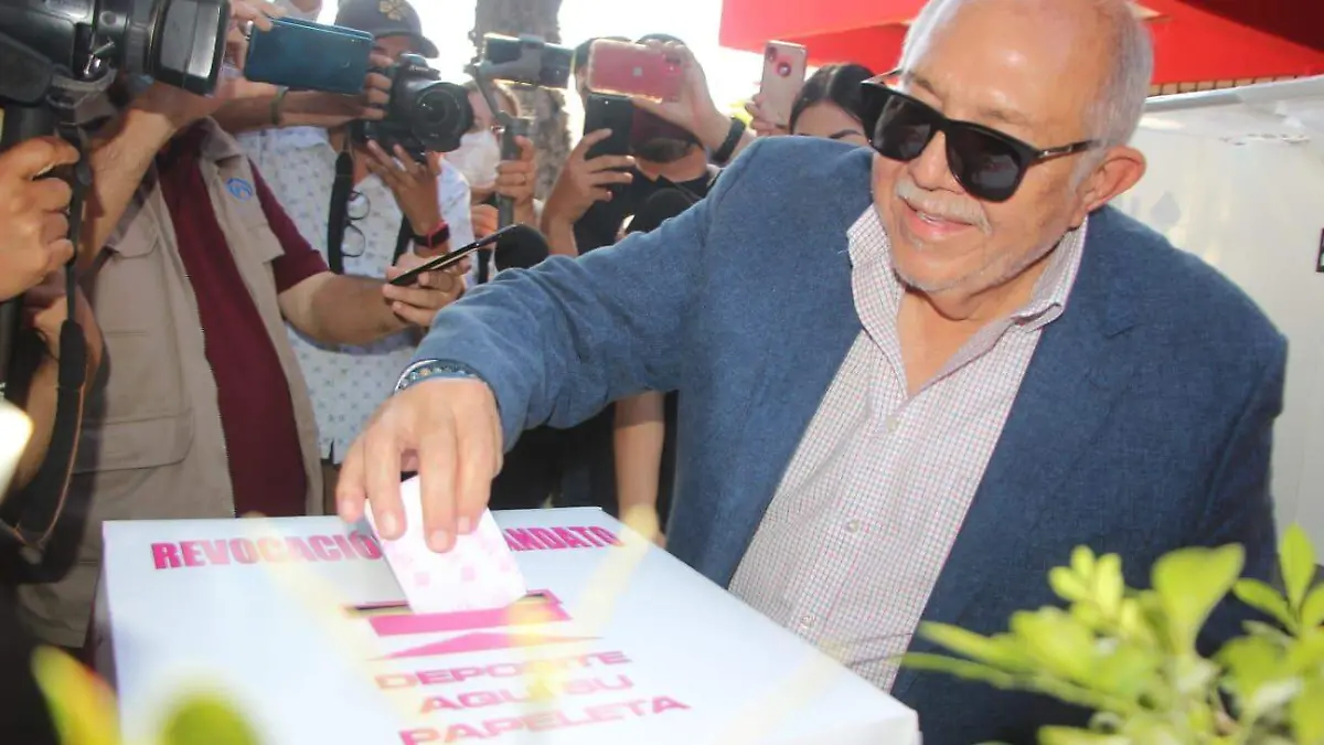 el-quimico-emite-su-voto