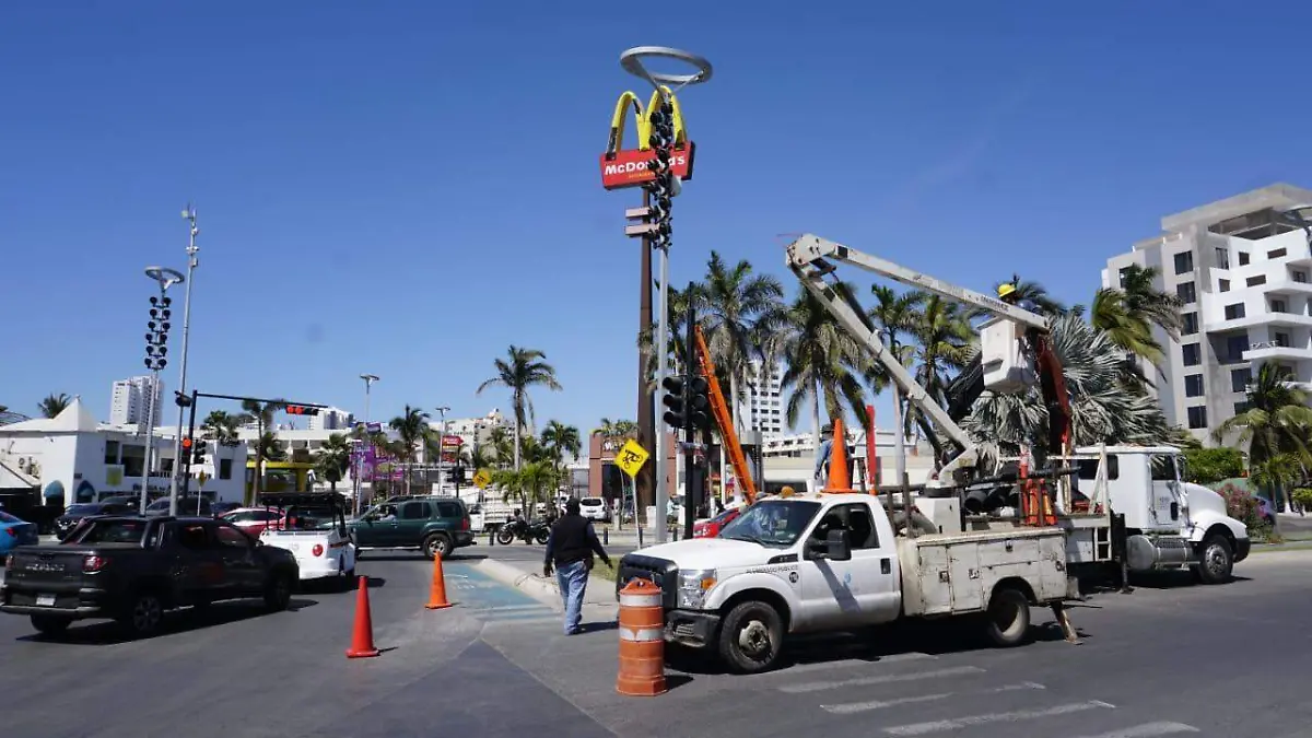 quitan-semaforos-por-carnaval-de-mazatlan