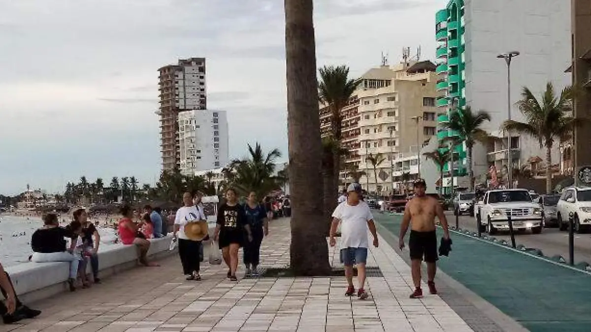 TURISTAS UNO