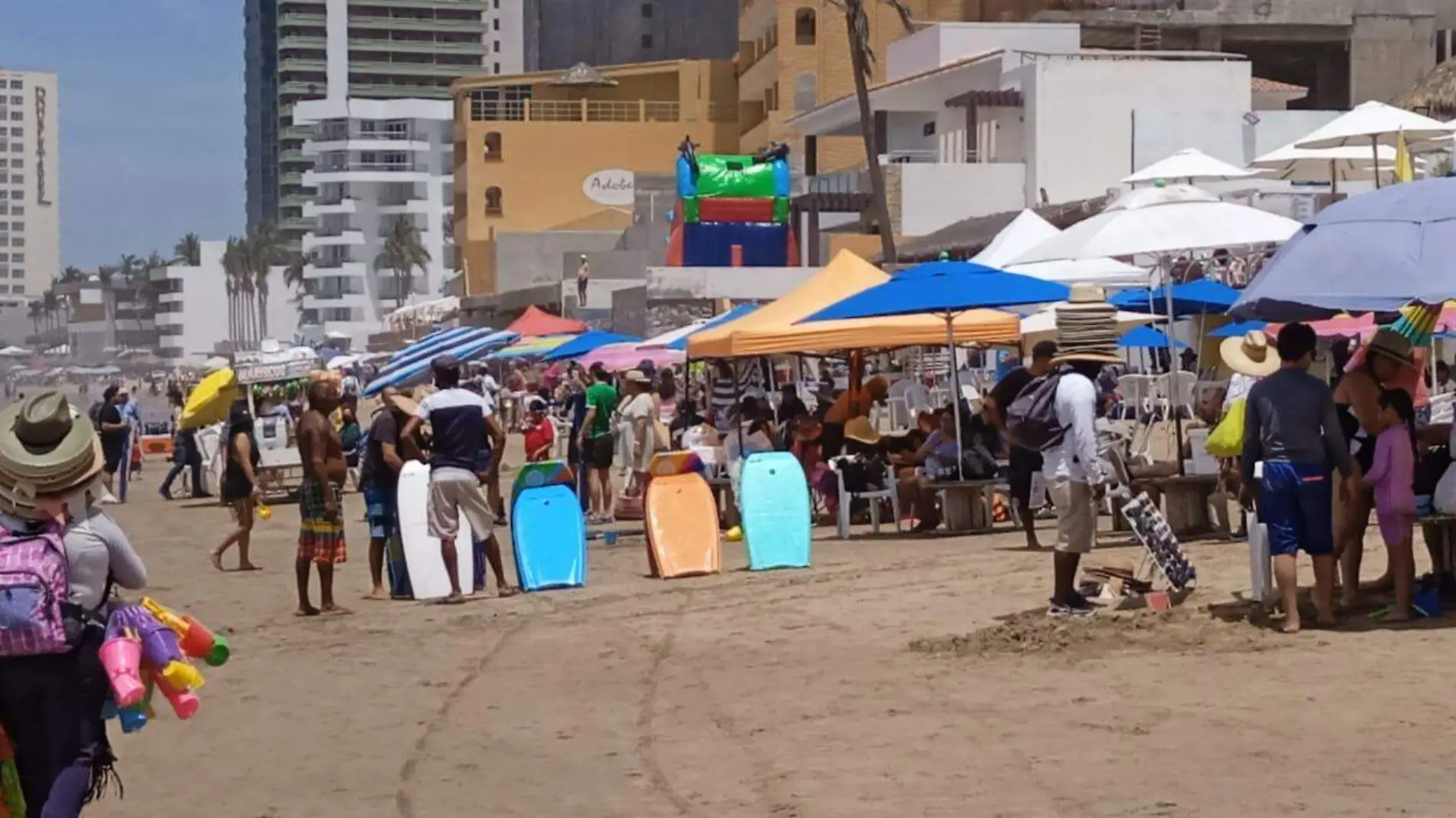 turistas-llegan-a-mazatlan