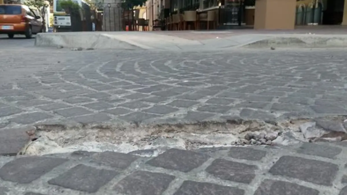 Se despide administración con calles sin reparar.
