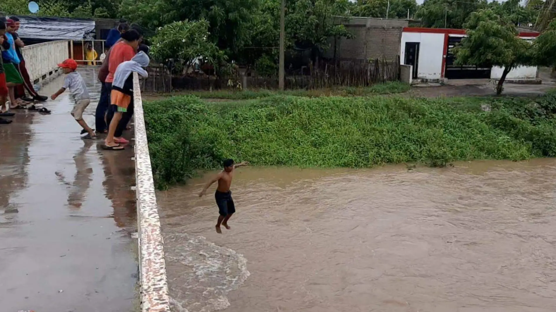 aprovechan-arroyo-en-escuinapa