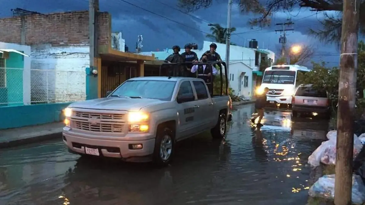 evacuan-familias-en-mazatlan-por-huracan-pamela