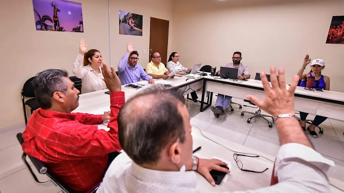 aprueban compra de lentes