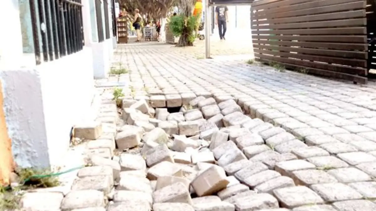 Se despide administración con calles sin reparar