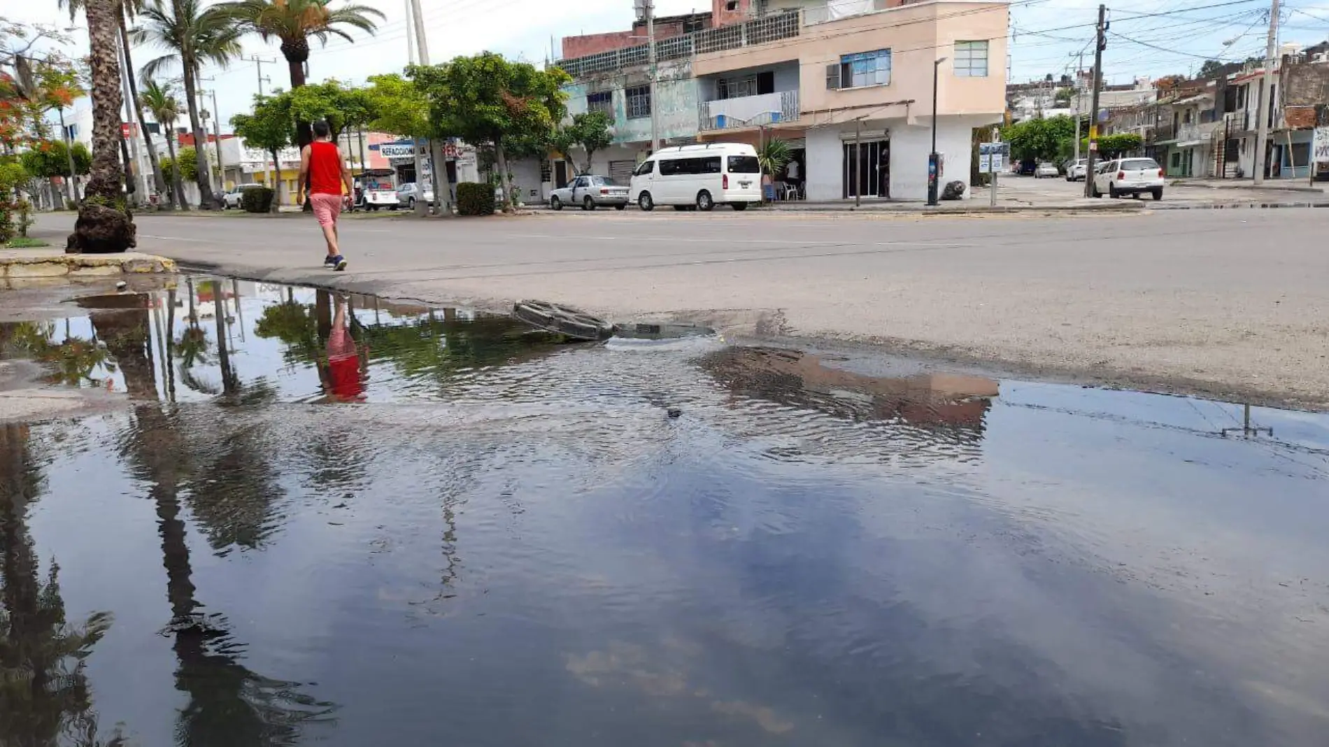 alcantarillas-se-rebosan-por-las-lluvias