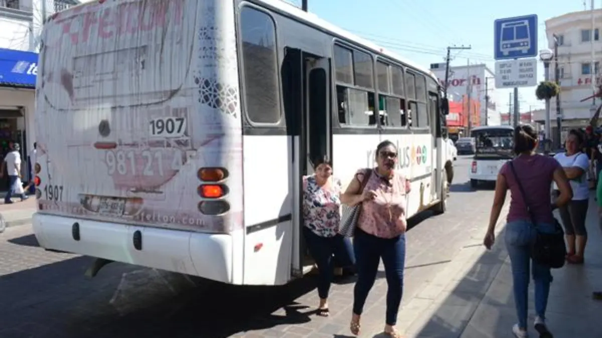 Hay desorden en las rutas de camiones que llegan al primer cuadro de la ciudad.