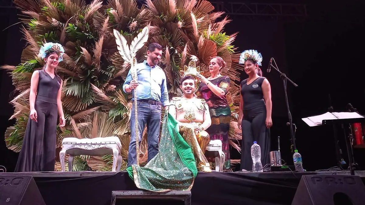 coronan-a-rey-y-reina-de-fiesta-las-cabras