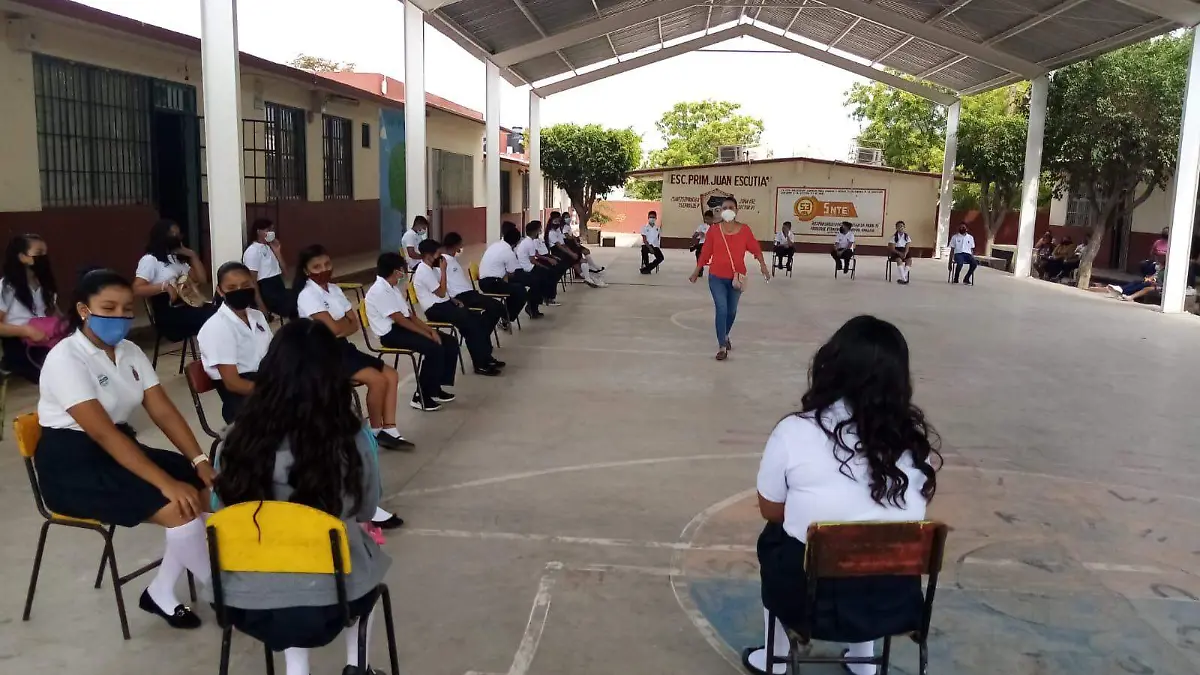 Despiden alumnos en Mazatlán