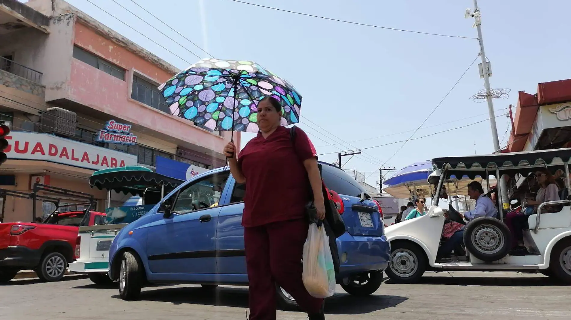 en-mazatlan-se-protegen-del-calor