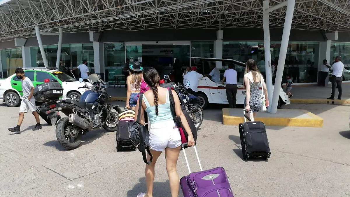 turismo-sigue-llegando-a-mazatlan