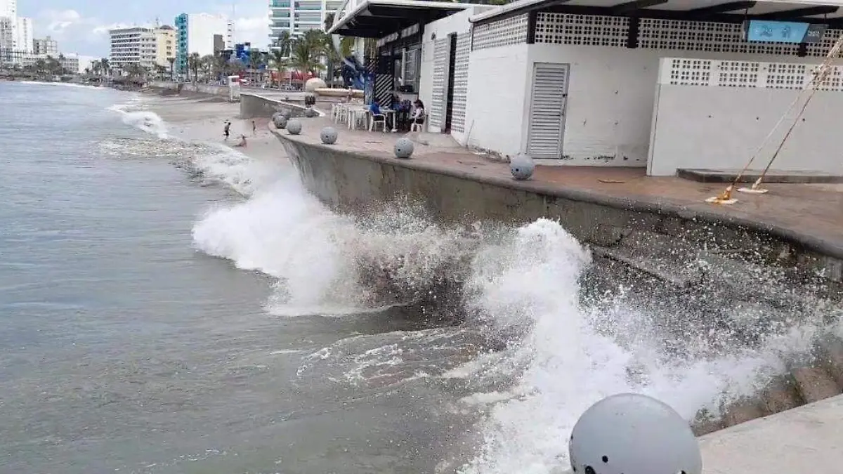Mazatlán "se queda" sin playas