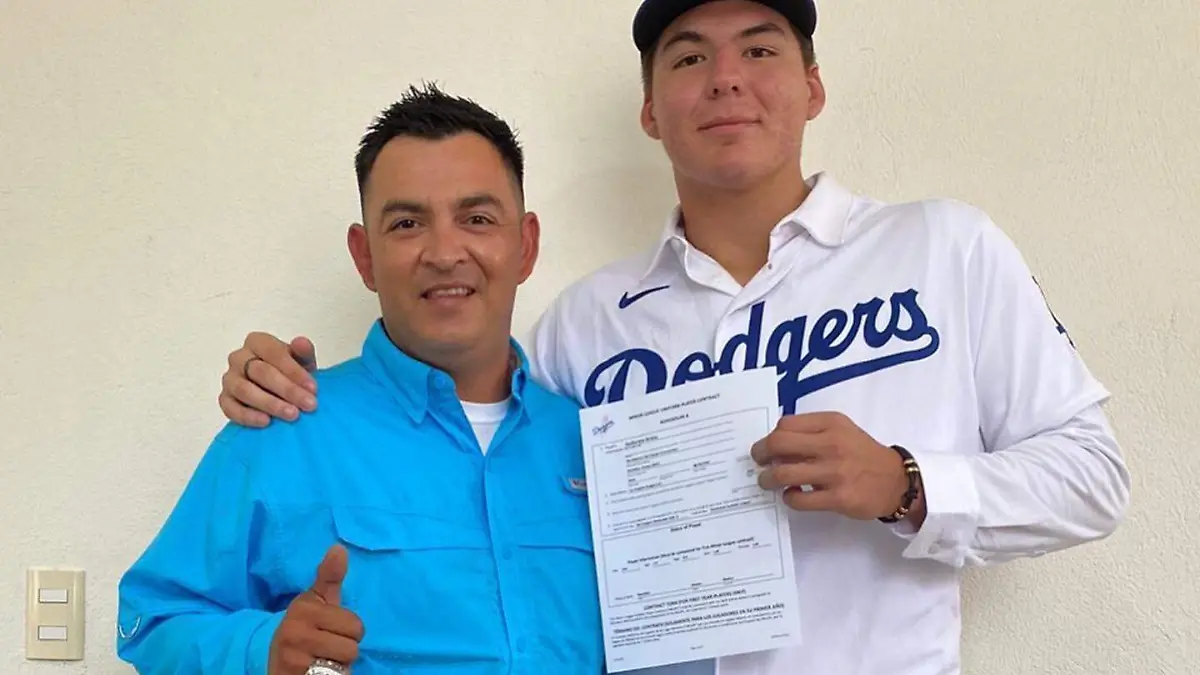 guillermo-arvisu-firma-con-dodgers