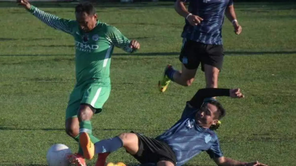 Los del Pollo continúan desplegando su buen futbol
