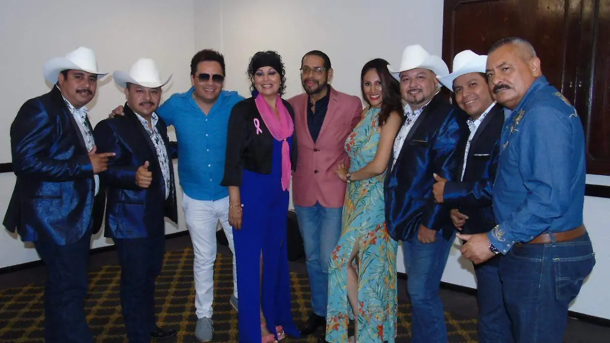 Margarita Domínguez junto a Sultanes de Nuevo León invitan a sumarse a la Cruzada Rosa.