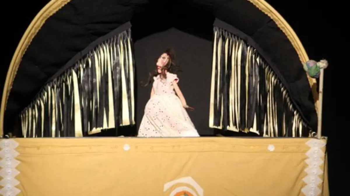 La compañía brasileña Mamulengo Fuzue ofreció sus títeres en los Sábados Culturales Universitarios.