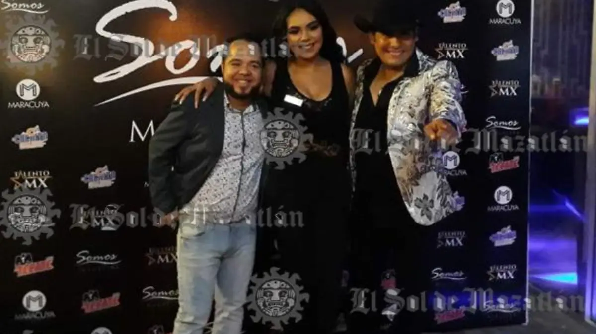 Parte del equipo de ‘Somos’ junto a Manuel Ruelas.