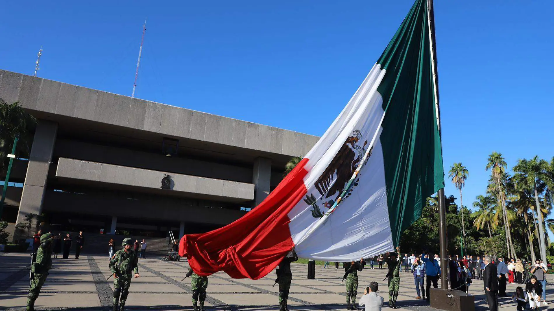 izamiento-de-bandera