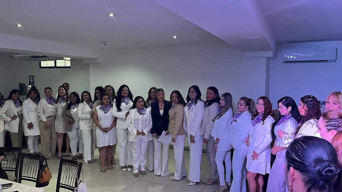 toma-de-protesta-mujeres